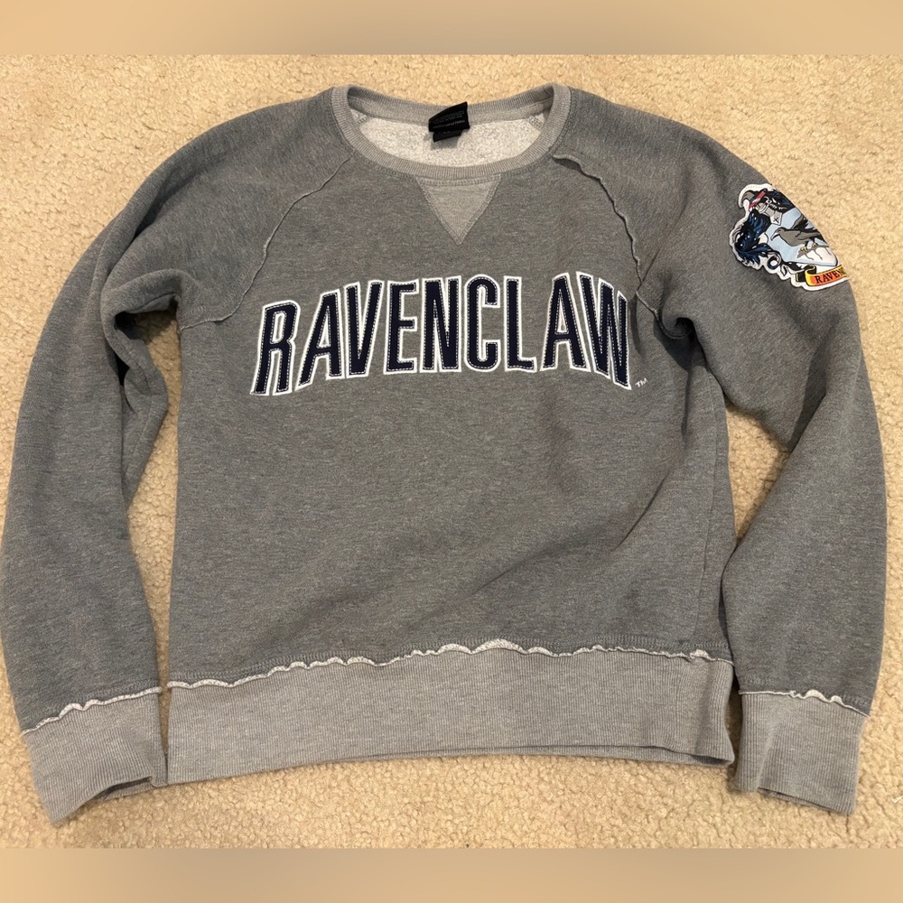 Universal Studios- Ravenclaw embroidered crew neck sweatshirt, gray, Sz XS